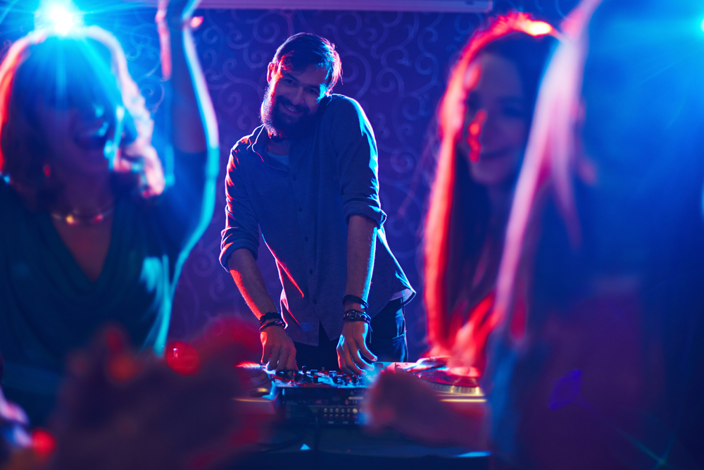 Tips To Help DJs Thrive In Busy Seasons - World Wide Topic